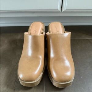 Women's Tan Mules